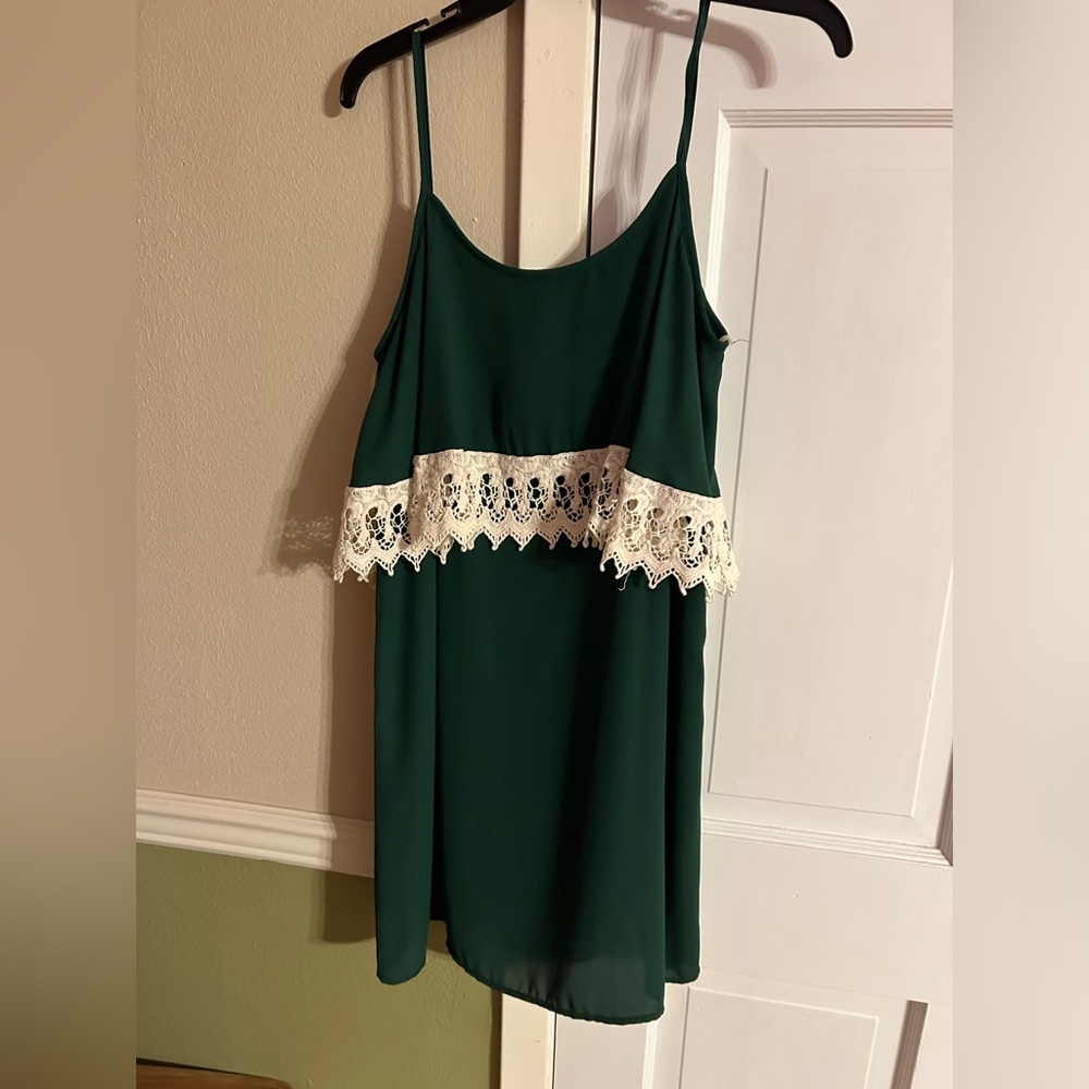 Green sundress with lace - Picture 3 of 3